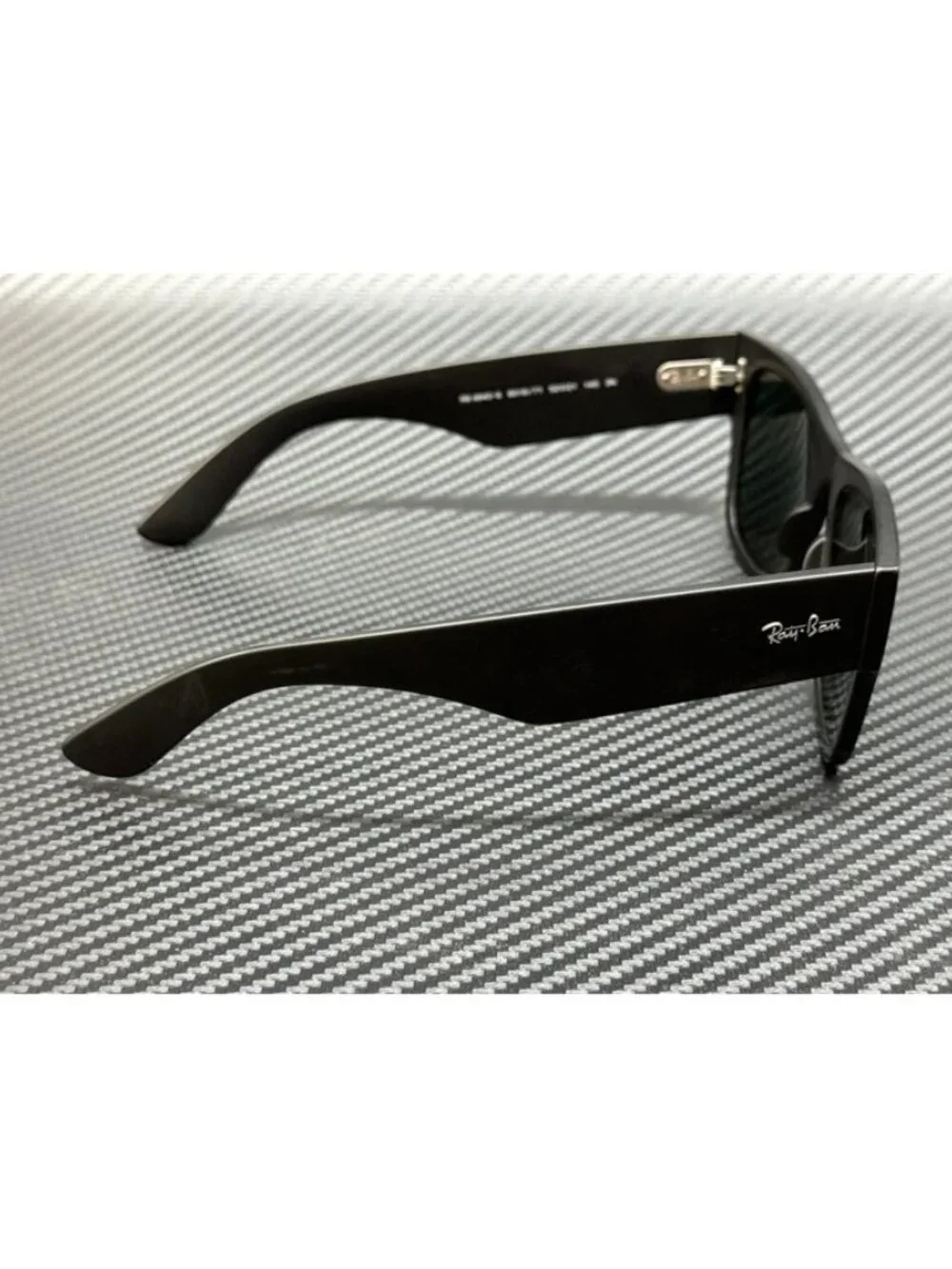 New Ray-Ban Men Matte Black Sunglasses 52-21-145
